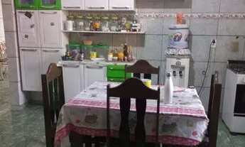 Imagem 2: Casa de dois andares sendo 2 apartamento alugado no primeiro andar