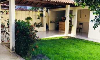 Imagem 3: Casa para venda com 200 metros quadrados com 4 quartos em Jardim Camburi - Vitória - Espír