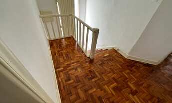 Imagem 3: Casa assobradada com 1 dormitório, sala, cozinha, área de serviço