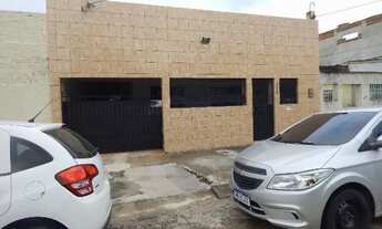 Imagem: Casa na Imbiribeira, px da igreja católica