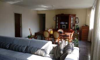 Imagem 5: AMPLO e ENSOLARADO em rua tranquila