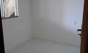 Imagem 4: Casa bifásica c garagem, suíte, 2/4, área de serviço, porcelanato, rua muito tranquila