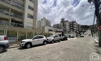 Imagem 4: Apartamento semimobiliado com sacada e churrasqueira na Trindade