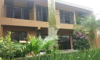 Imagem: Casa com 6 dormitórios( sendo que 2 são