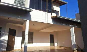 Imagem: 1011- Sobrado com 5 quartos, sendo 2 suítes