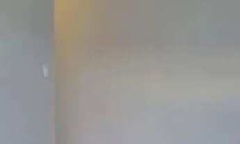 Imagem 3: Apartamento de dois dormitórios e dois banheiros com elevador e vaga demarcada em Santos