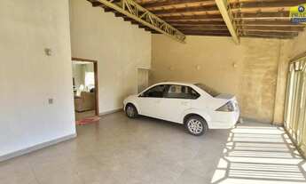 Imagem 2: Casa para venda possui 290 metros quadrados com 4 quartos em Centro - Araguari - MG