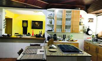 Imagem 3: Casa cercada pela natureza, em condomínio fechado com 550 m², 3 quartos, 1 suíte, piscina