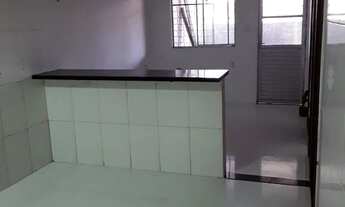 Imagem 2: Casa bifásica c garagem, suíte, 2/4, área de serviço, porcelanato, rua muito tranquila