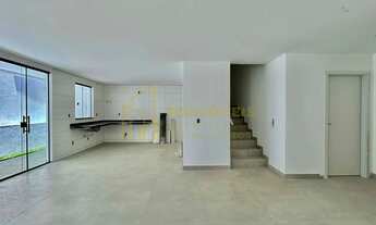 Imagem 5: Oportunidade Única em Manguinhos: Duplex com 4 Quartos e Acabamento Premium!