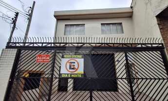 Imagem: Salão comercial com 1 banheiro, porta de