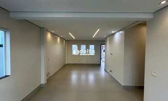 Imagem 2: Casa estilo sobrado em condomínio com 4 quartos sendo 2 suítes disponível para locação no