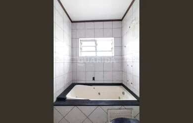 Imagem 7: Casa com 5 dormitórios, sendo 1 suíte, com pátio no bairro Cavalhada