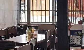 Imagem: Bar de esquina em avenida de bastante movimento