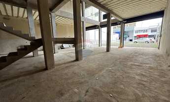 Imagem 7: Imóvel Comercial de Grande Porte com Infraestrutura Completa e Alto Potencial de Negócio