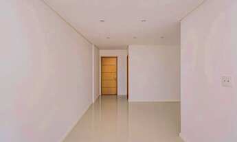 Imagem 3: 2 suítes com varanda e vista livre no Cascatinha para venda