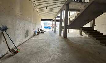 Imagem 6: Imóvel Comercial de Grande Porte com Infraestrutura Completa e Alto Potencial de Negócio