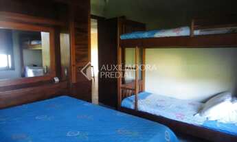 Imagem 2: Casas geminadas na Praia da Vigia com uma linda vista para o mar