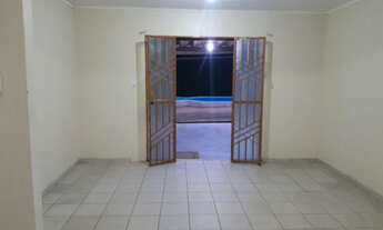 Imagem 2: Casa com Piscina e Arborizada