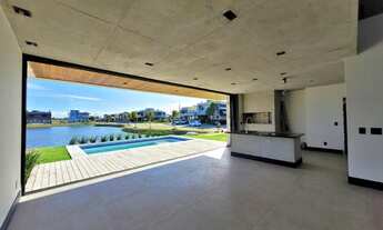 Imagem 6: Belíssimo sobrado na beira do lago