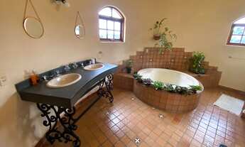 Imagem 7: Casa para aluguel e venda possui 549 metros quadrados com 3 quartos