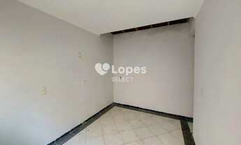 Imagem 4: Casa com varanda, 03 quartos, 02 banheiros, sala, cozinha, área de serviço, quintal e 04 v