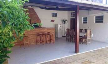 Imagem 5: Praia da Enseada a 100 metros do mar!