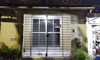 Imagem: Casa na avenida e com poço