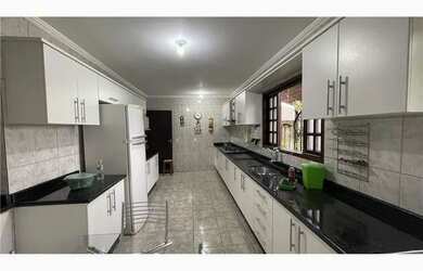 Imagem 5: Casa para alugar em Centro de 227.81m² com 3 Quartos, 1 Suite e 2 Garagens