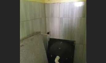 Imagem 5: Vendo terreno murado com alvenaria para três cômodos e pequena construção na frente