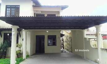 Imagem 3: Casa duplex com 3 suítes, piscina e localização privilegiada na Sapiranga