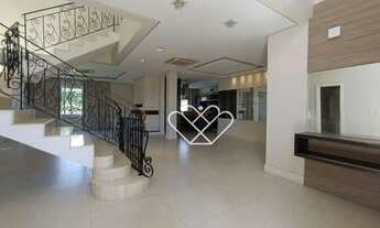 Imagem 2: Casa com 4 Dormitórios e Piscina O Lar dos Seus Sonhos Espera por Você!