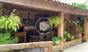 Imagem 3: Sobrado a venda com 4 dormitórios (3 Suítes), 3 salas e espaço gourmet, próximo a praia da