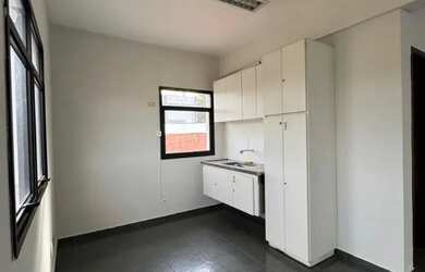 Imagem 5: Sala com 2 banheiros e 2 vagas, visita com Rosana