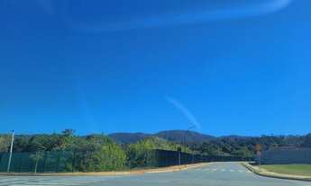Imagem 2: Lindo terreno com mata no fundo e em ponto alto do condomínio Reserva Marajoara