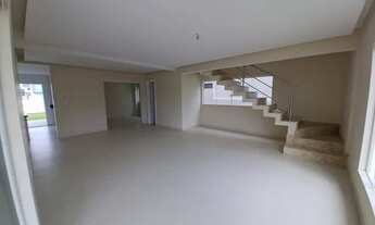 Imagem 3: Casa de condomínio para venda tem 275 metros quadrados com 4 quartos