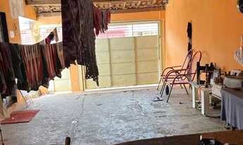 Imagem 4: Casa de esquina com salão comercial, ótima localização pra morar e pra comércio