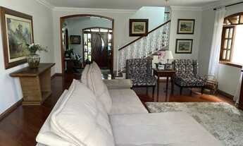 Imagem 2: Casa de condomínio para venda possui 380 metros quadrados com 3 quartos