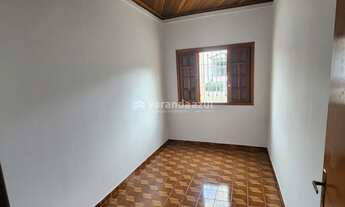 Imagem 5: Casa para locação ou venda com um generoso quintal, 294m² de terreno no Jrd Veneza, próxim