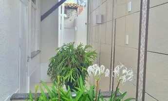 Imagem 2: Casa em rua pública