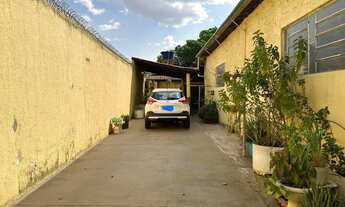 Imagem 2: Casa a venda no Setor Santa Helena 3 quartos sendo 1 suíte e área comercial na frente Casa