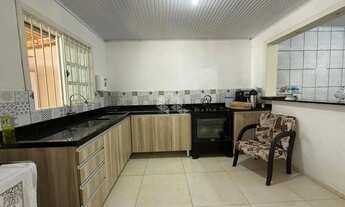 Imagem 6: Casa ampla, semimobiliada, com 3 dormitórios e pátio fechado