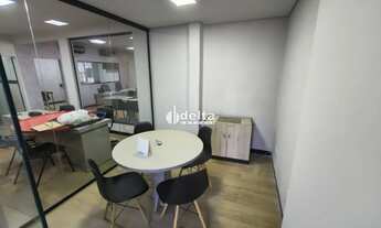 Imagem 7: Casa comercial TOTALMENTE MOBILIADA com 9 salas disponível para locação no bairro Segismun