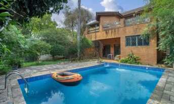 Imagem: Sobrado - 5 Dormitórios (Suítes) à Venda