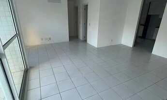 Imagem 2: Apartamento com 2 quartos, reformado, andar alto, próximo aos colégios