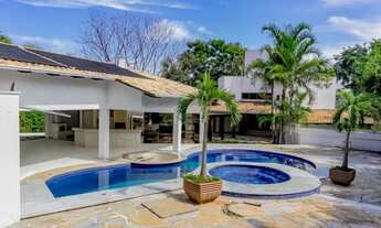 Imagem 2: Casa de condomínio para venda com 800 metros de construção e 6 suítes