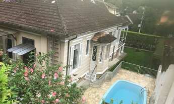 Imagem: Casa para venda tem 250 m² com 6 quartos