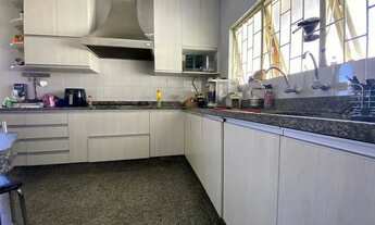 Imagem 7: Casa com 4 Quartos, 1 Suíte, Quintal e 3 Vagas no Bairro Jardim Leblon