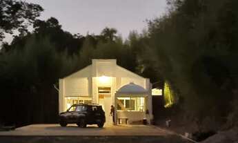 Imagem 6: Serra da Mantiqueira, próximo ao centro da cidade de Amparo, nascente, natureza