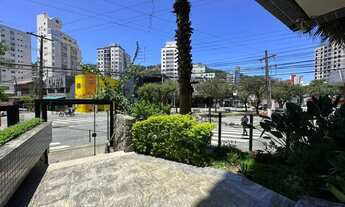 Imagem 2: Apartamento mobiliado com 120m de 3 quartos, uma suíte e duas vagas no Centro de Florianóp